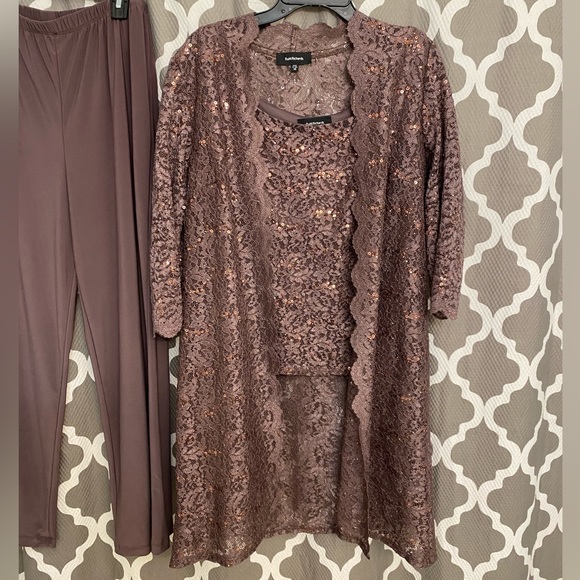 Scalloped Glitter Lace Duster Stretch 3-Piece Pant Set, color Fig - Picture 2 of 8